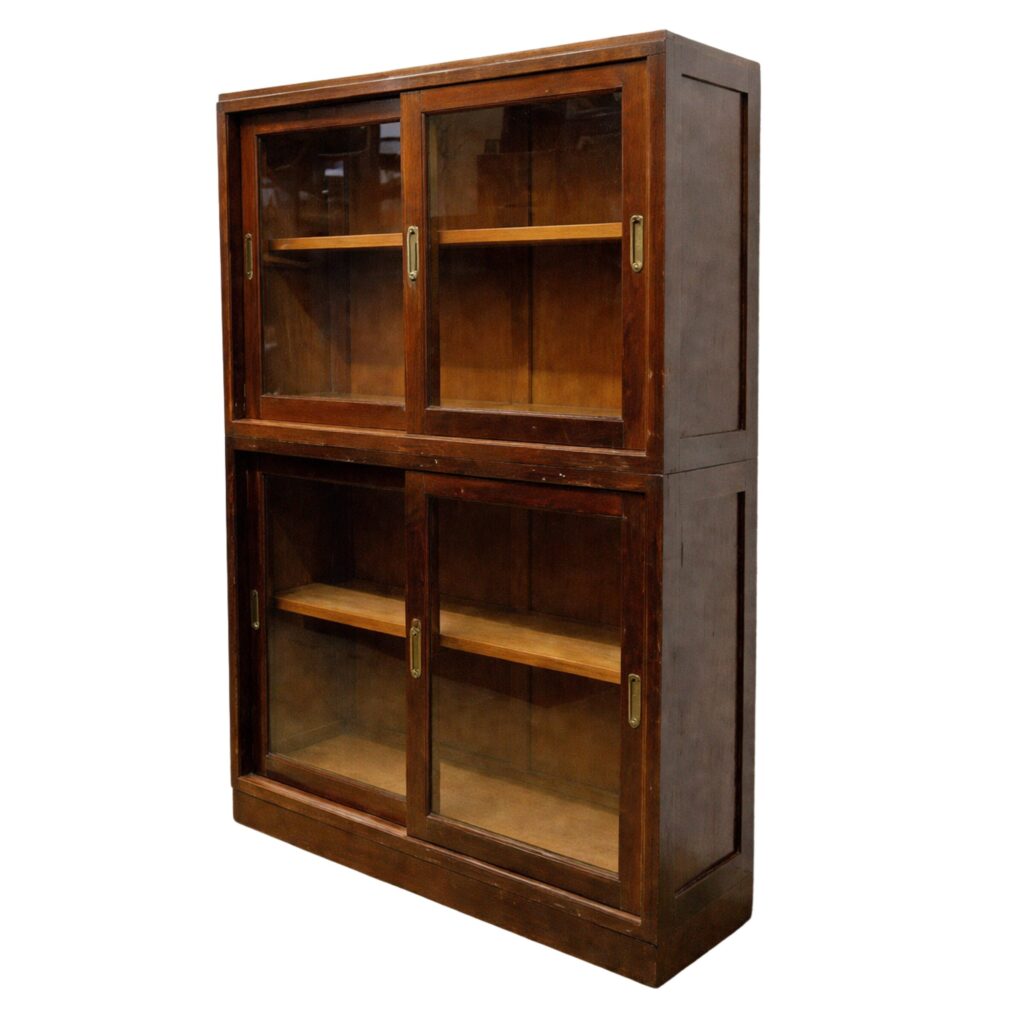 ガラス扉付きの木製アンティーク棚の買取事例
